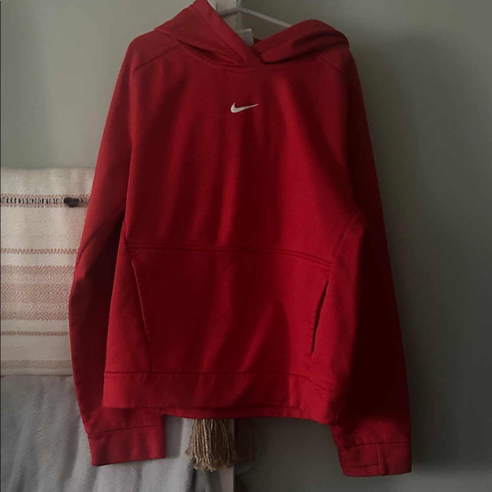 Boys size Medium Nike Therma-Fit Hoodie in red & white